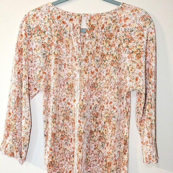 Halogen Women’s Floral Blush & Rust Micro-Pleated Blouse. Size Medium - Picture 3 of 4